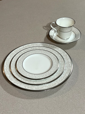 NORITAKE SILVER PALACE 5PC PLACE SETTING 4773 ORIGINAL BOX Japan Bone China