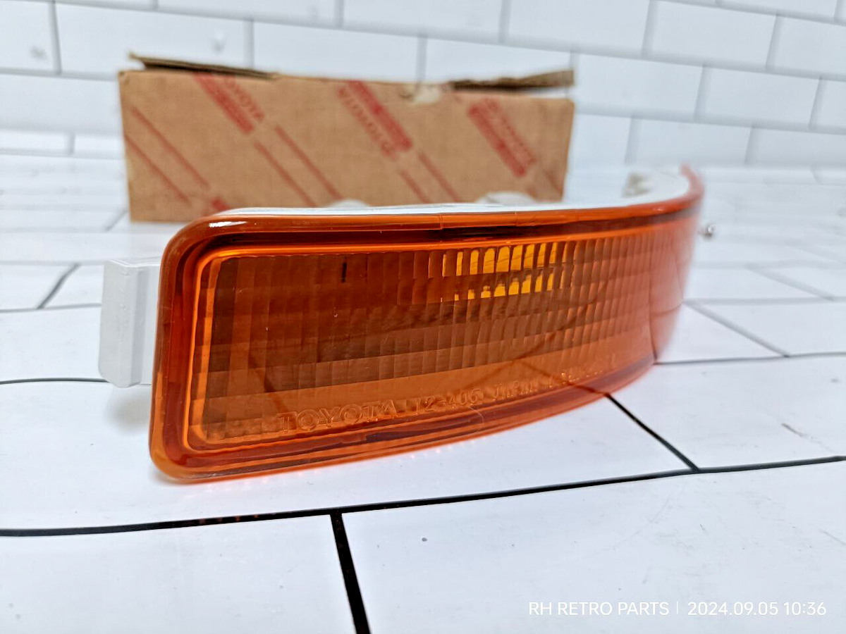 TOYOTA Genuine 81521-12750 Rear Combination Lamp Corolla 1974-1979