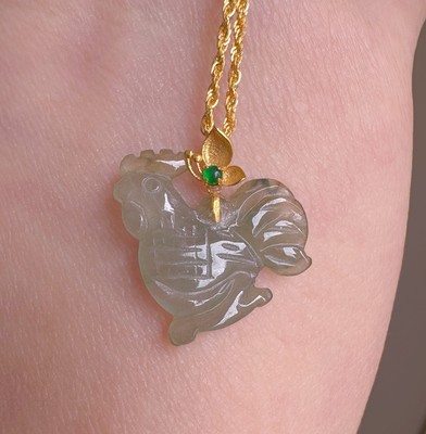 Kleiner eisiger Hahn Huhn Jade Jadeit 18k Gold Anhänger