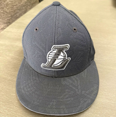 adidas Los Angeles Lakers Gray Fitted Cap Hat Size 7 1/4 NBA Officially Licensed
