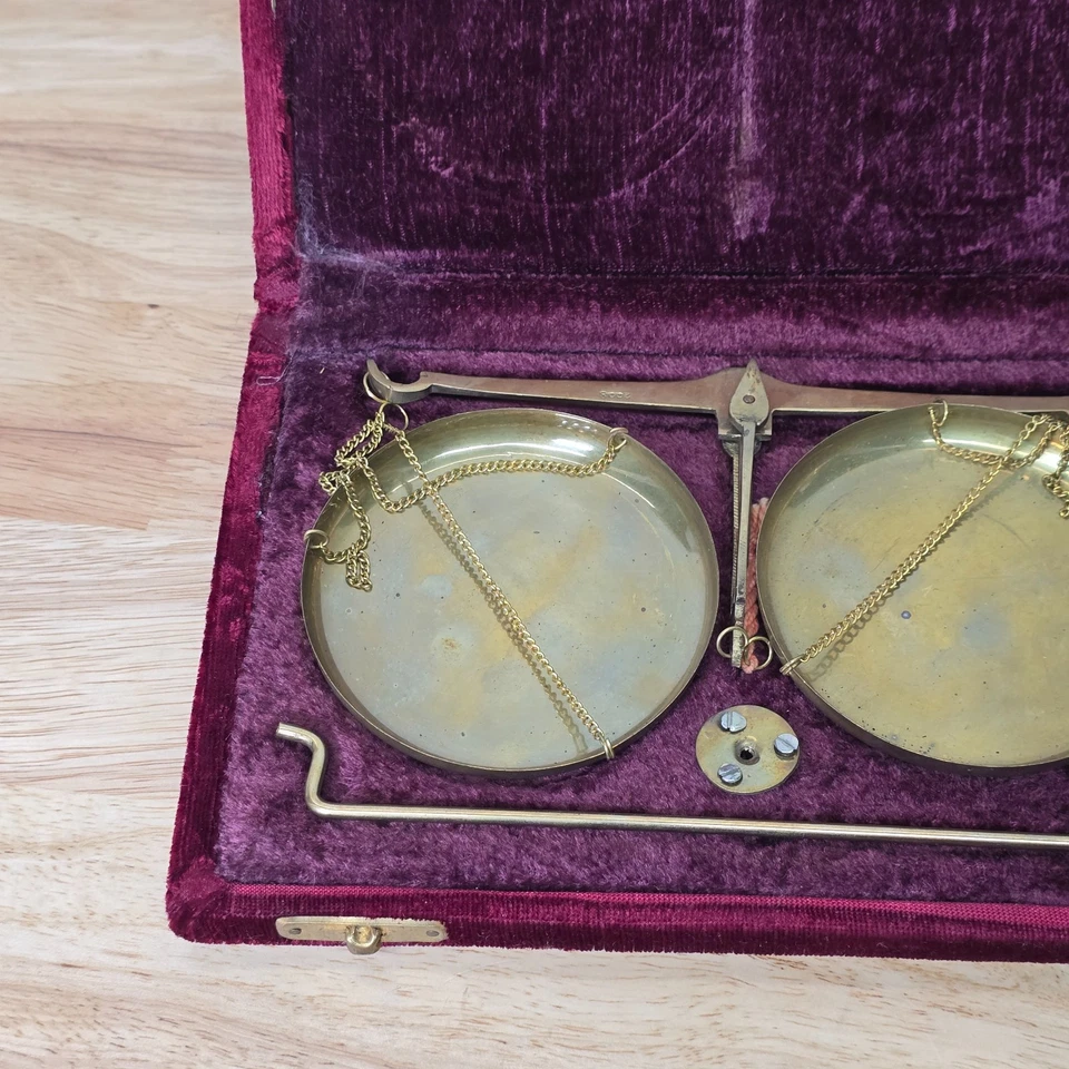 Báscula colgante de latón de bolsillo para joyeros de colección y pesas de equilibrio con caja roja Foto 4 de 4