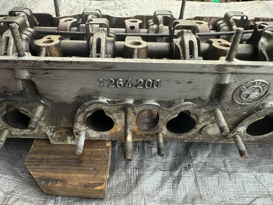 Cabeça de cilindro BMW E30 3-SERIES 2.7 ETA 1264200 528i 325e 325 fabricante de equipamento original - Imagem 2 de 4