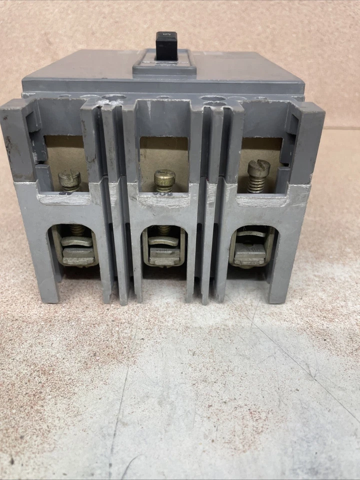 Disyuntor Westinghouse HFB3050L 3P 50A 600V Foto 3 de 4