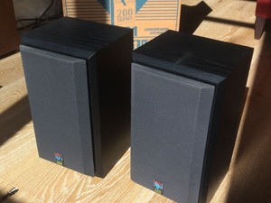 b&w 200 series speakers