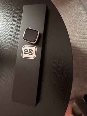 Appel Watch Nike Series 7   45 mm
