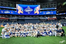 LOS ANGELES DODGERS 2025 WORLD SERIES CHAMPS TEAM PHOTO FRIDGE MAGNET 5" x 3.5"