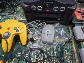 Nintendo 09 MB N64, Hi Rez & Scoop w/64DD NUS-010(JPN) Mario Paint & Accessories
