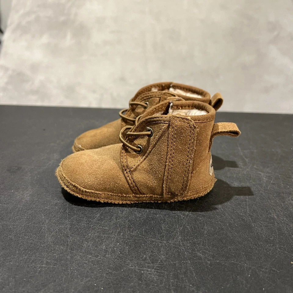 UGG Neumel Boots Infant Size 4/5c Chestnut Suede Shearling Chukka Bootie Crib - Image 3 of 4