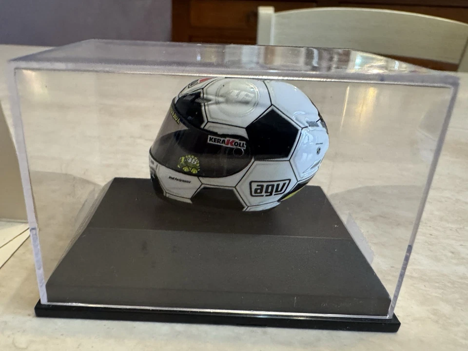 Casco Minichamps AGV 2008 MotoGP Barcellona Valentino Rossi scala 1:8 nuovo - Immagine 3 di 4