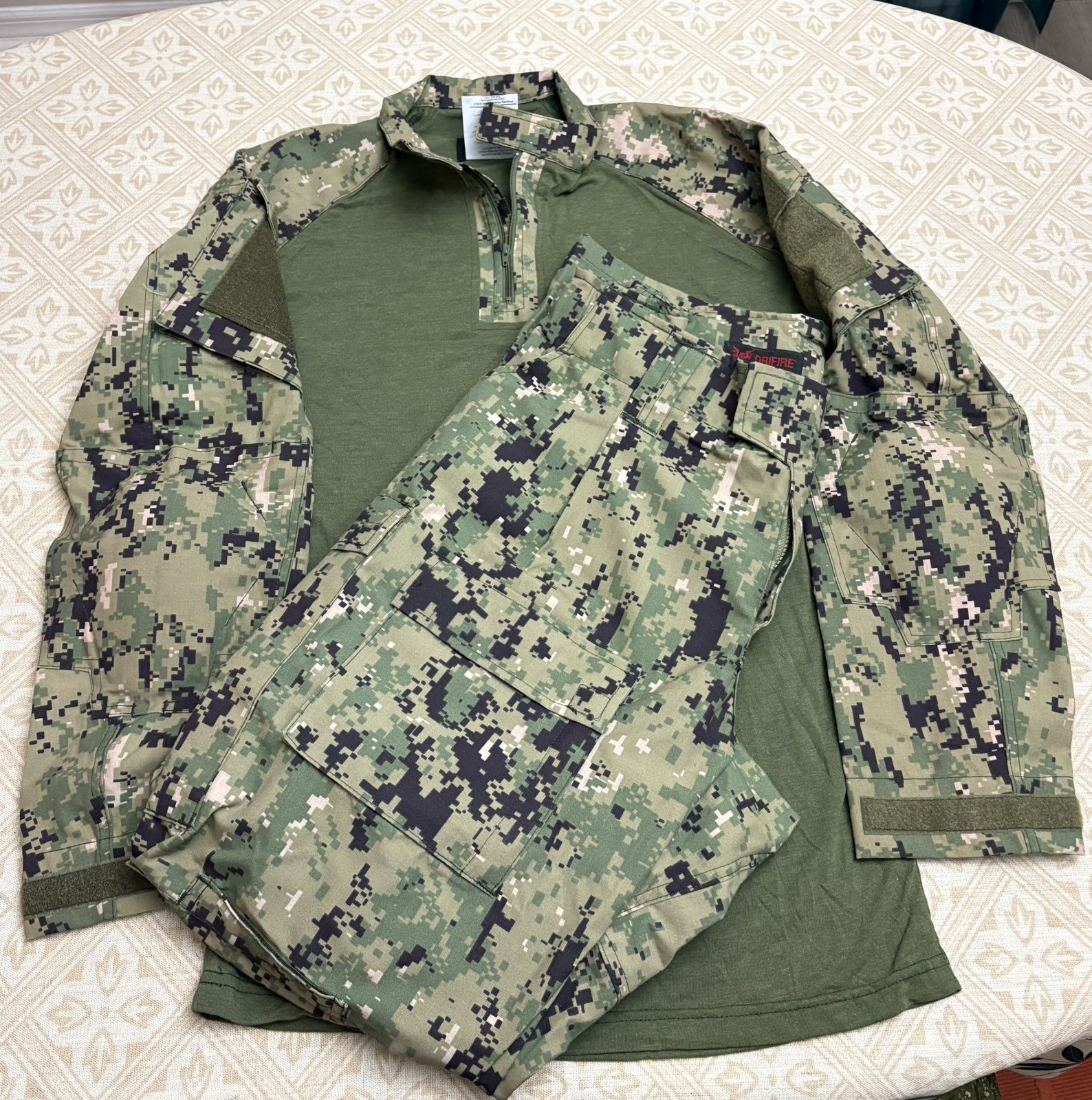 LARGE Navy Frog Combat Shirt & trousers NWU Type III AOR2 Woodland never worn 