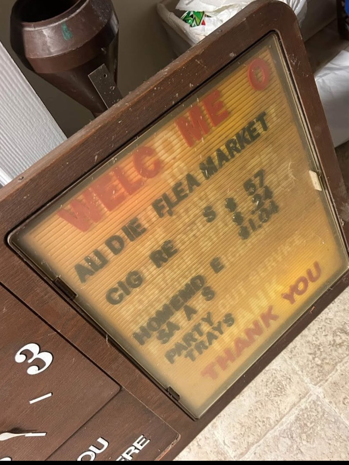 Vintage Marlboro Man Lighted Advertising Clock Sign Philip Morris Landman Works