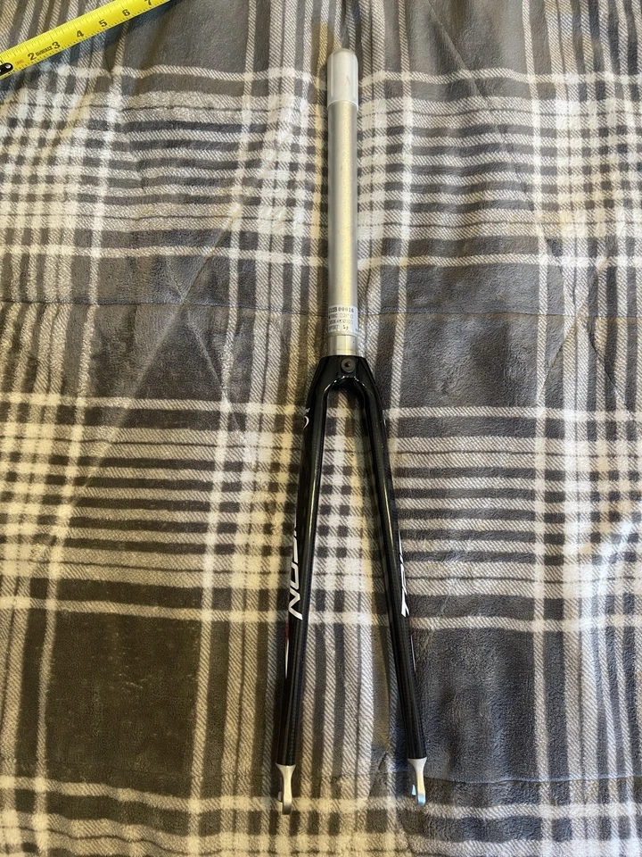 "Horquilla de carretera de carbono Trigon RC-05 - 700c, dirección de aleación de 1-1/8"", desplazamiento de 43 mm" Foto 3 de 4