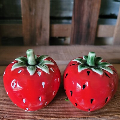 2 x Porzellan Erdbeere Deko Obst Attrappen Dekoration Kunstobst Dekofrüchte Rot