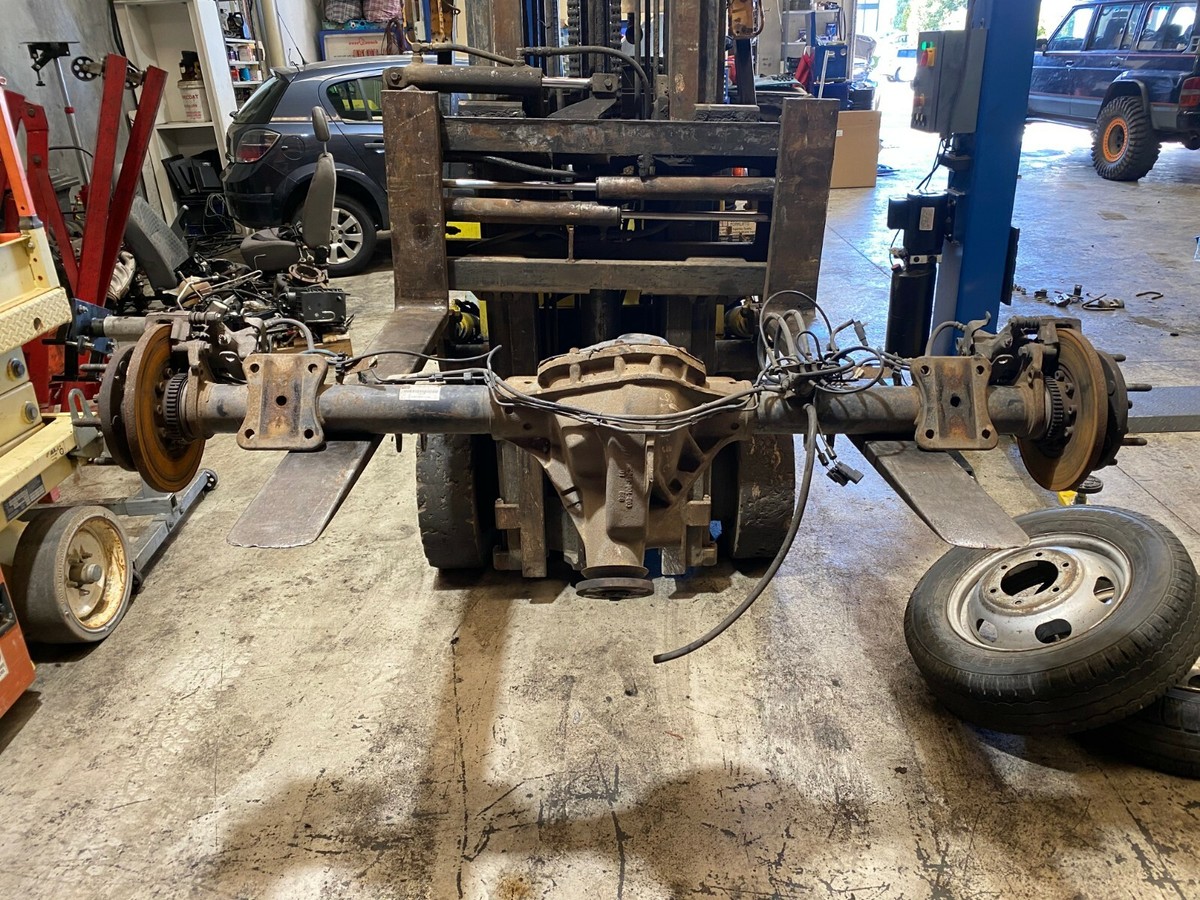 FORD VM TRANSIT CAB CHASSIS DUAL WHEEL DIFF COMPLETE SUIT