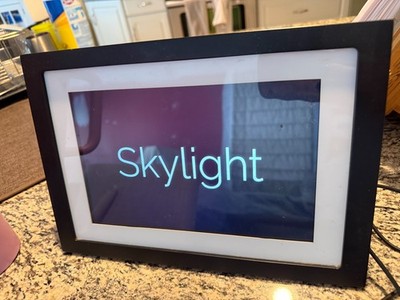 Skylight Frame 10 inch Wi-Fi Digital Picture Frame
