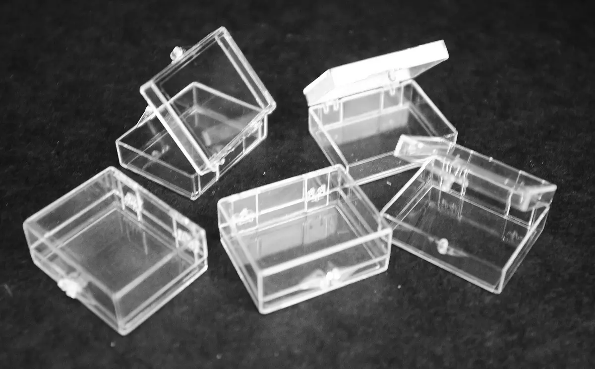 15 Small Plastic Boxes with Hinged Lids. Clear As Glass!