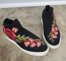Steve Madden Black Floral Embroidered Platform Sneaker -Size 6- SLY02S1