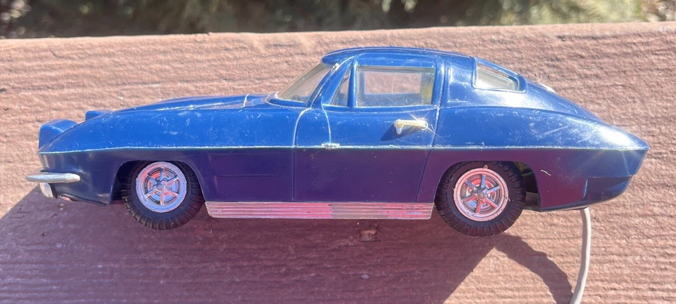 63 1963 CHEVROLET CORVETTE REMOTE CONTROL BY MARX TOYS - Image 3 of 4