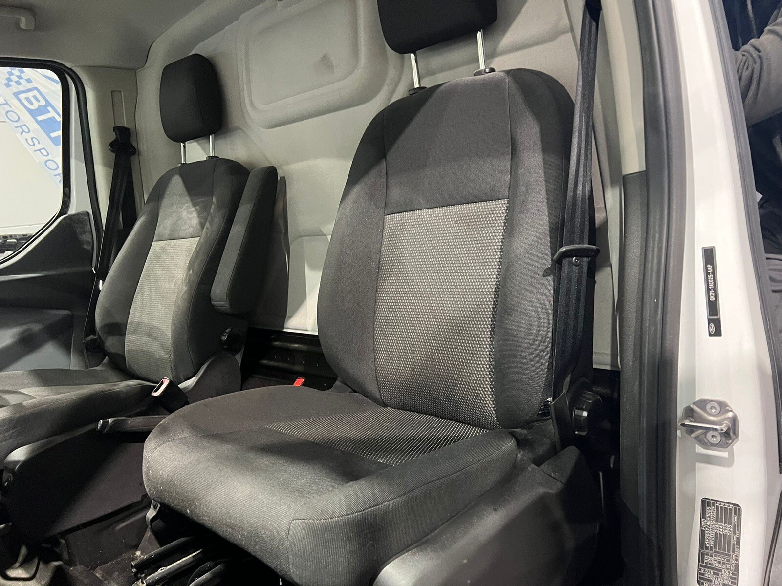 * HEATED * FORD TRANSIT CUSTOM MK8 SINGLE FIXED PASSENGER SEAT CAPTAINS