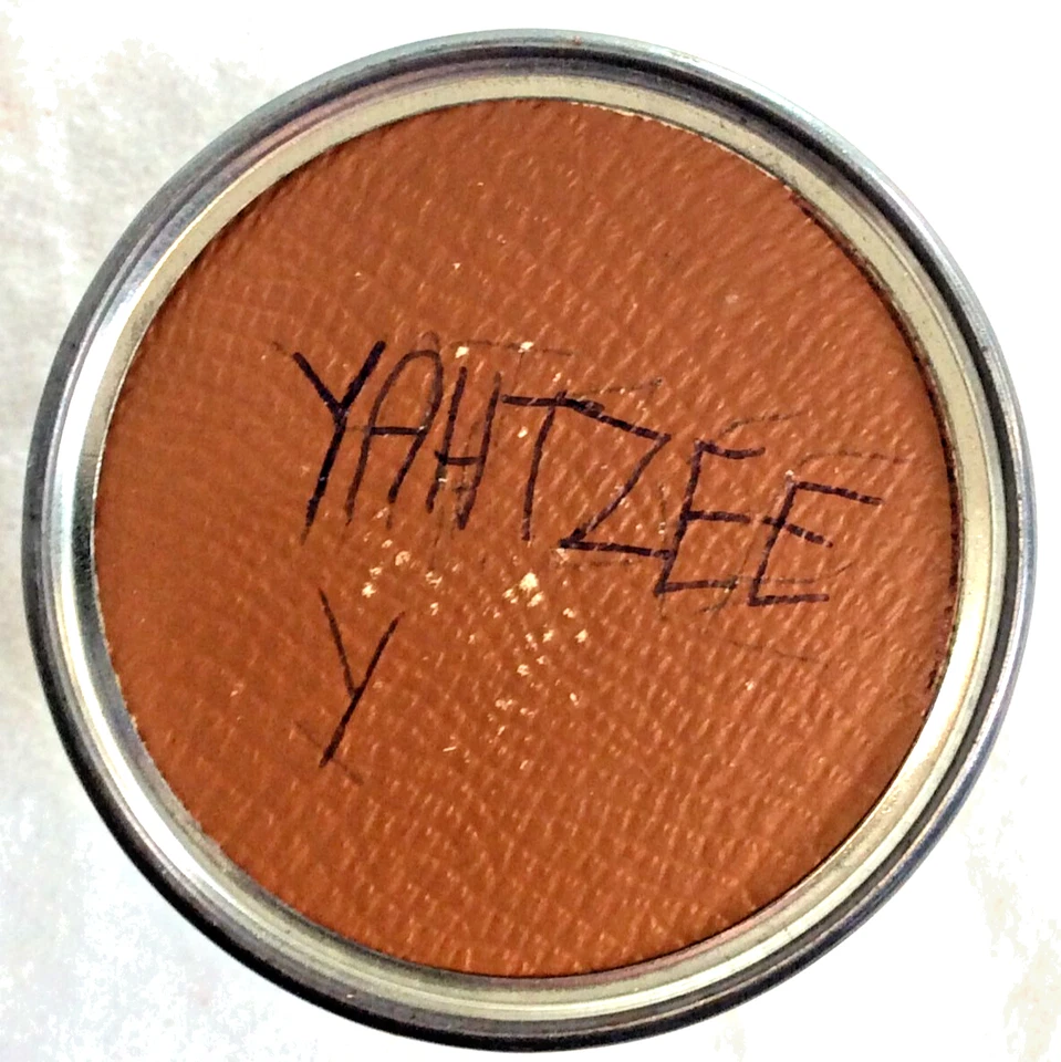 VINTAGE YAHTZEE DICE SHAKER CUP ESTAMPA DE COURO - Imagem 4 de 4