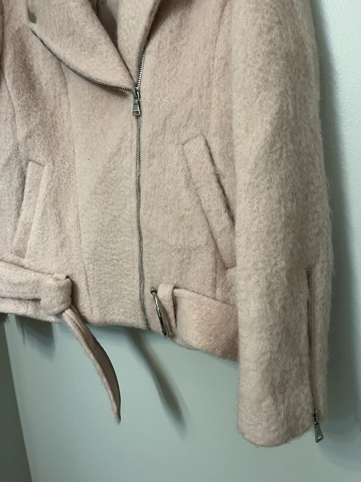 ABRIGO CHAQUETA MOTO CON CINTURÓN MEZCLA LANA ROSA EXPRESS MEDIANO USADO EN EXCELENTE ESTADO Foto 4 de 4