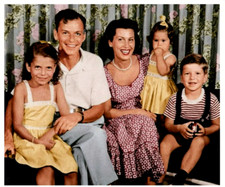 8x10 COLOR PHOTO of FRANK, Wife NANCY & Kids - NANCY, FRANK JR. & TINA SINATRA