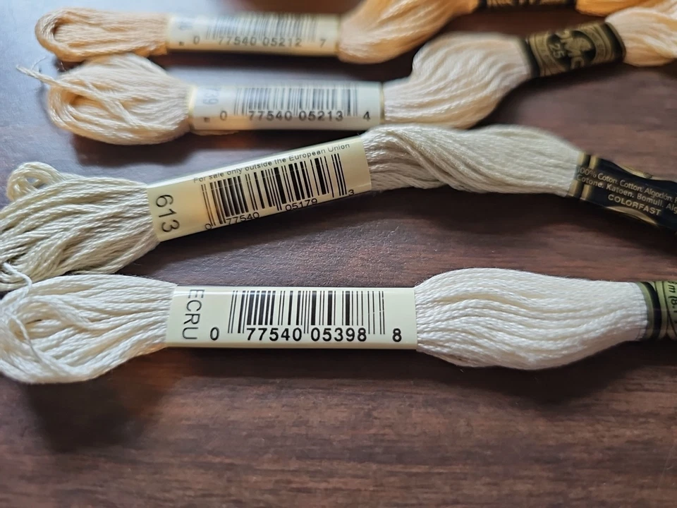 Lote de hilos de bordar DMC en algodón color crudo crema 4 madejas y 2 bolas Foto 2 de 4