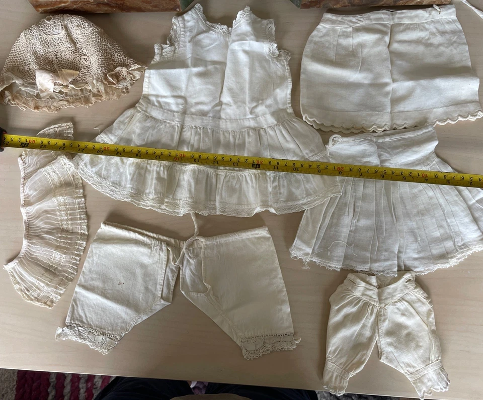 Lot De Vêtements de Poupée Ancienne - Photo 1/4