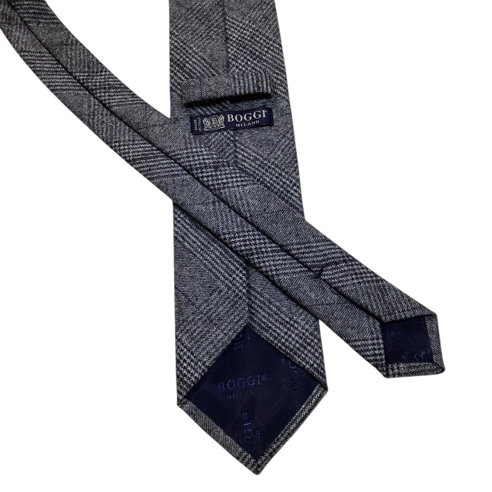 Corbata ajustada BOGGI 100 % lana para hombre 57 5/8" ITALIA diseñador a cuadros gris/azul usada en excelente estado Foto 3 de 3