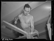 Photo:Ralph W.E. Webb laboratory technician 1941 experiment photo