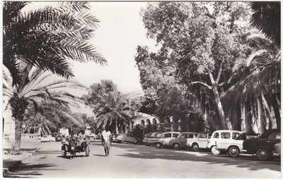 AF028 AFRIKA - DSCHIBUTI - EINE STRAßE im Zentrum mit ihren alten Autos