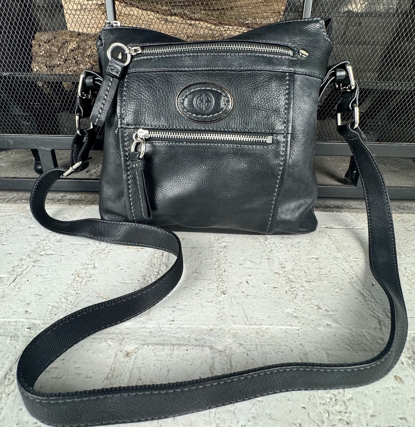 Giani Bernini Black Leather Crossbody Handbag Shoulder Zippers Adjustable Strap