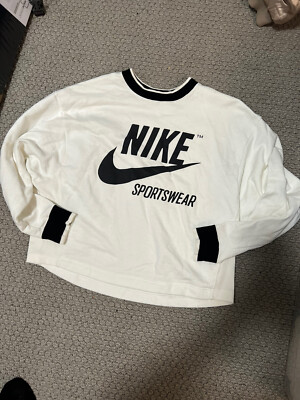 nike sportswear heritage crewneck sweatshirt