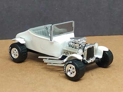 1927 '27 T-ROADSTER RETRO HOT ROD COLLECTIBLE 1/64 SCALE LIMITED