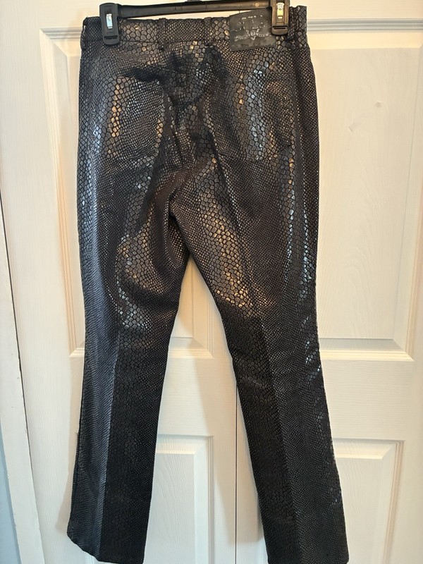 GUESS JEANS BLACK SZ 1 30” WAIST REPTILE LIKE SCALES LOOK