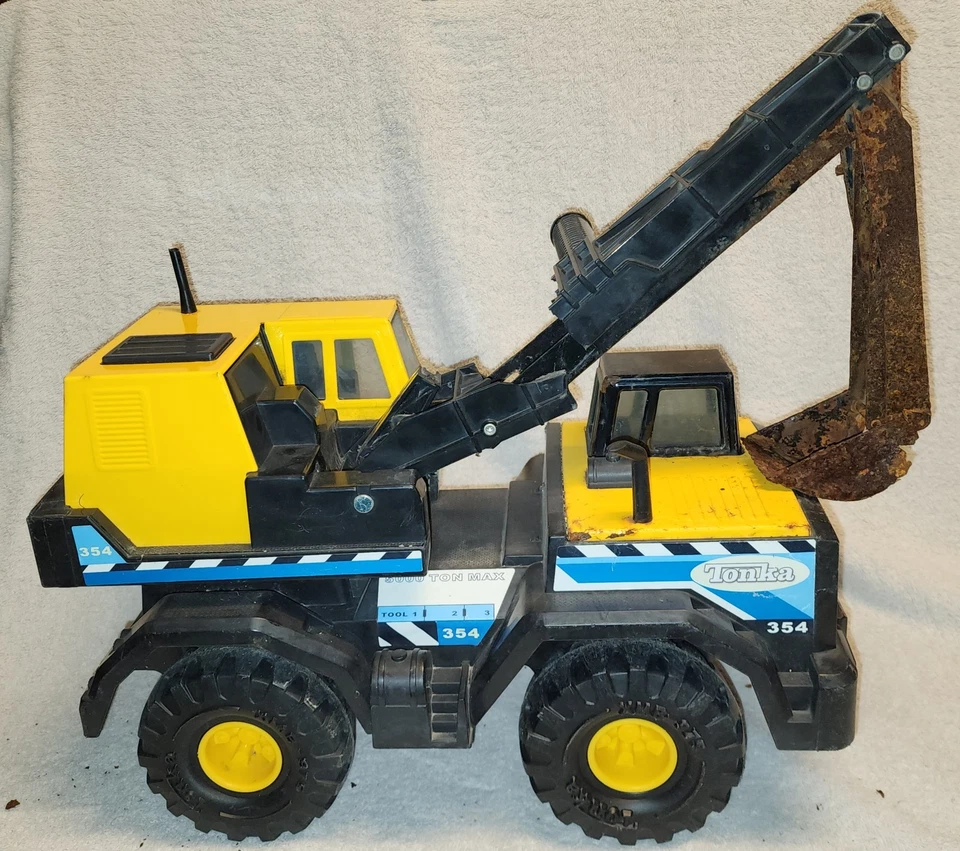 Tonka Hasbro Funrise Excavator 354 Diesel Bucket Truck XMB-975 Wheels 2013 READ - Image 2 of 4