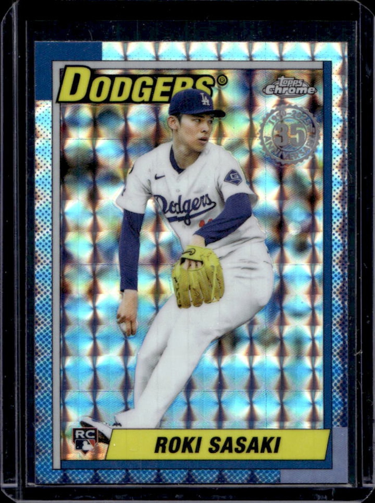 2025 Topps Chrome Update Roki Sasaki 1990 RC Geometric Refractor #90CU-18