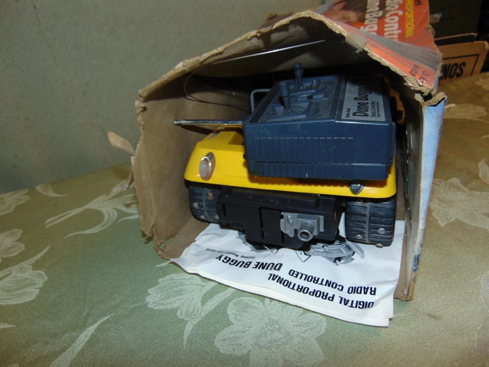 RADIO CONTROLLED DUNE BUGGY RADIO SHACK - Image 3 of 4