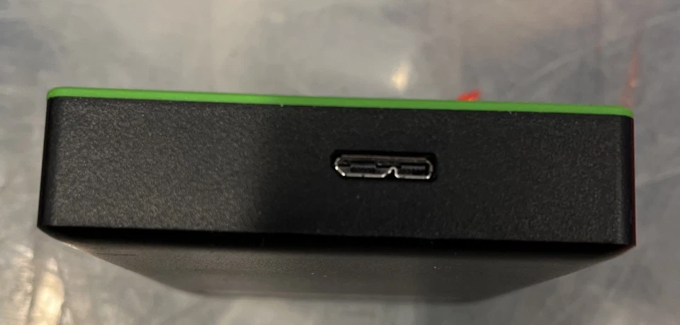 Disco duro externo Xbox Seagate 4 TB verde (T 14) Foto 3 de 4