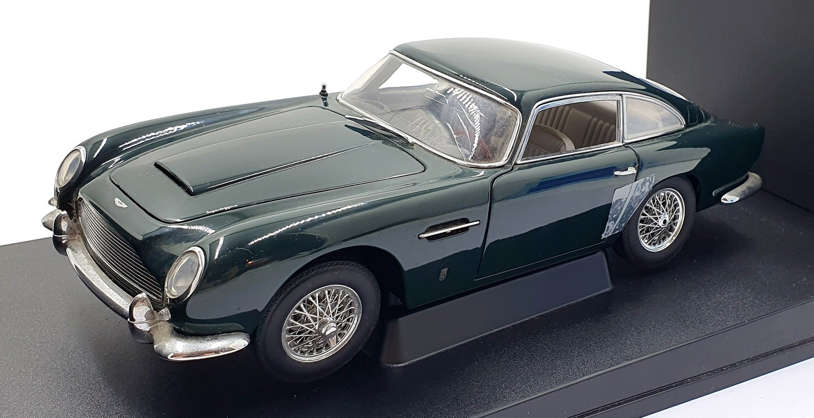 AUTOart Aston Martin DB5 LHD Green 70023