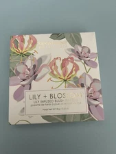 {I3} SERAPHINE BOTANICALS Lily + Blossom - Lily Infused Blush Palette Bouquet