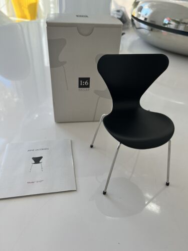 Arne Jacobsen Model 3107 The Number Seven Miniature Chair 1955 Black 1:6 Scale - Picture 1 of 7