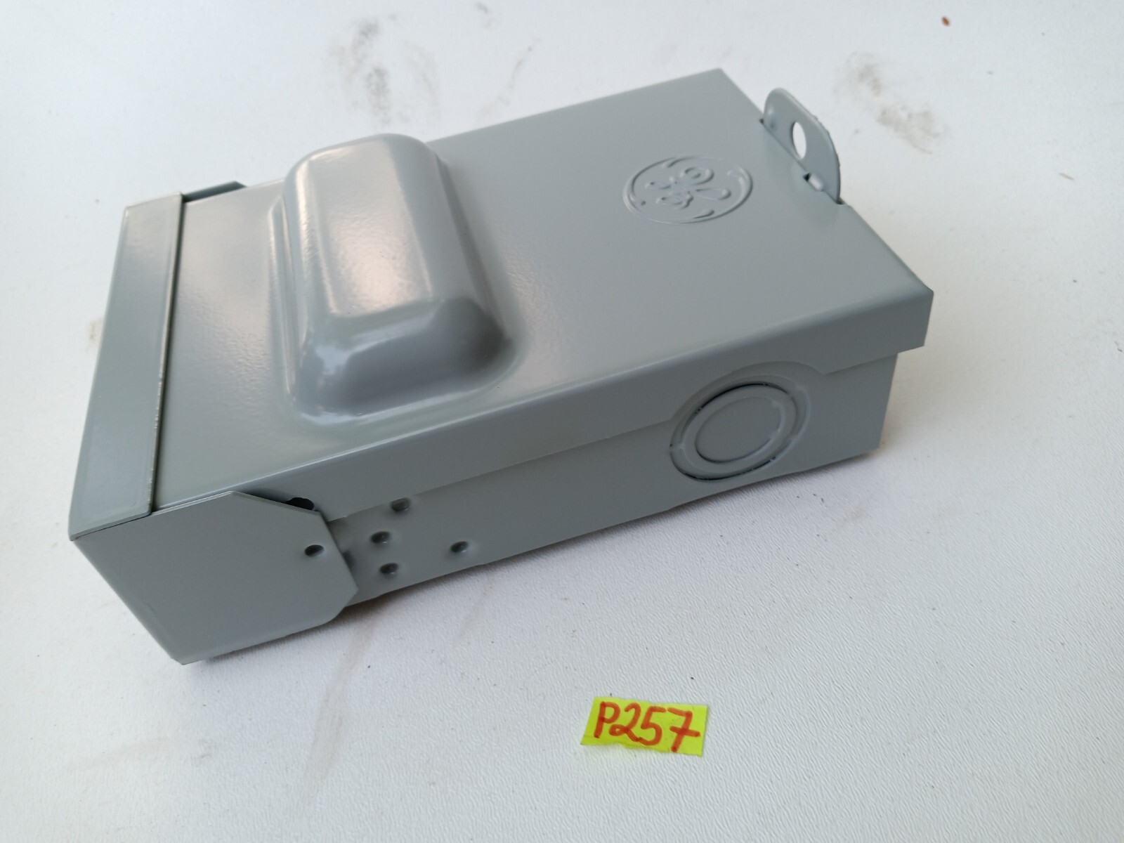 GENERAL ELECTRIC TNA60R1CP AIR CONDITIONER DISCONNECT ENCLOSURE 60 AMPS