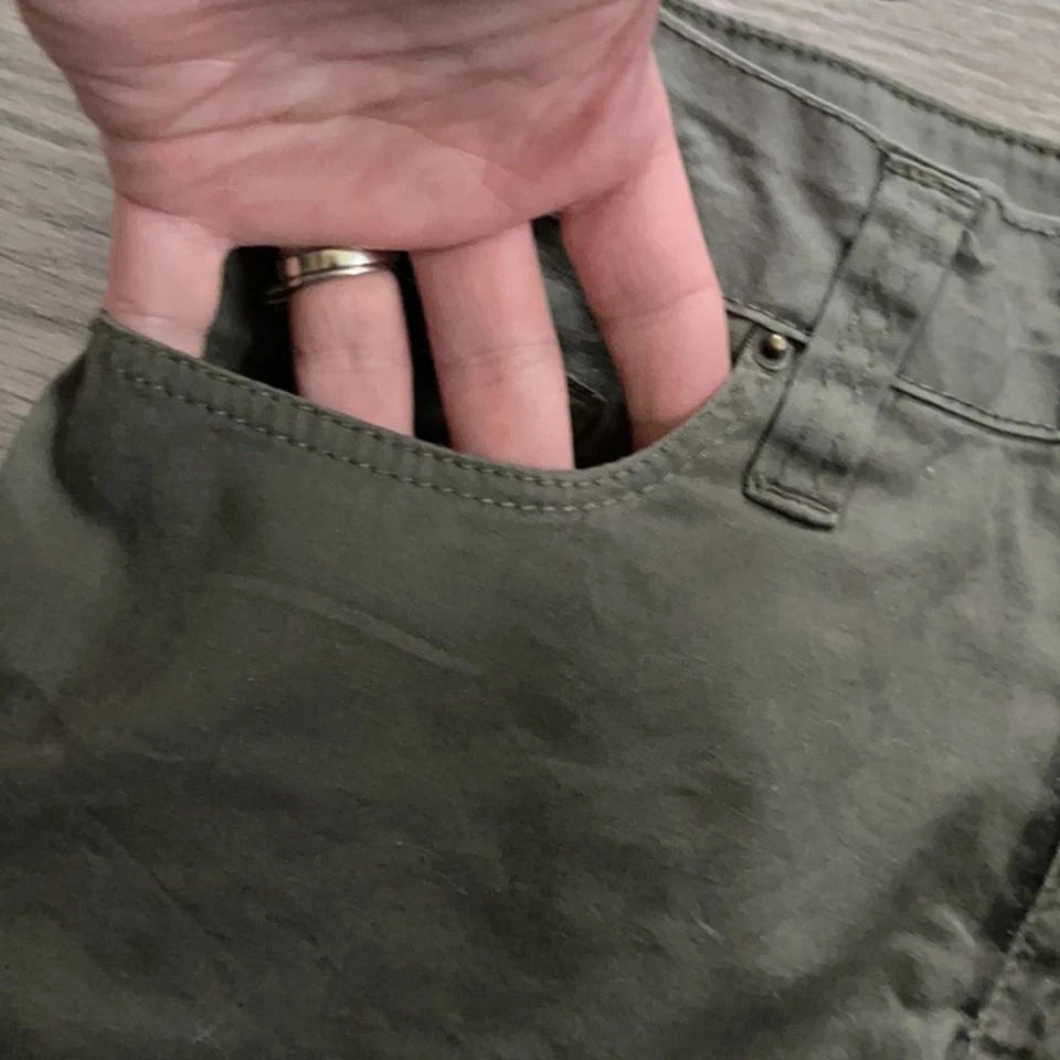 Nanette Lepore boy short olive green womens size 2 - Image 4 of 4