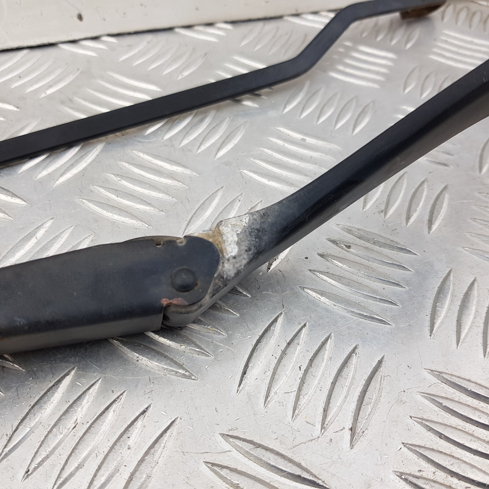 2016 FORD ECOSPORT MK2 FRONT WINDSCREEN WIPER ARMS PAIR CN1517B589CC eBay