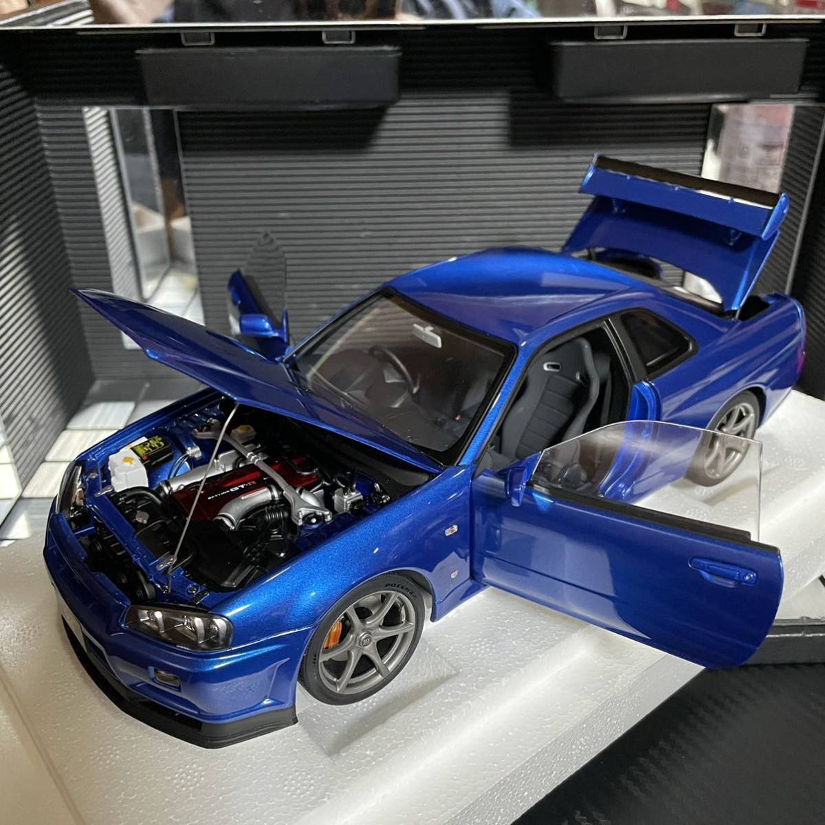 Auto Art 1/18 Nissan Skyline GT-R R34 V Spec II Bayside Blue Near 