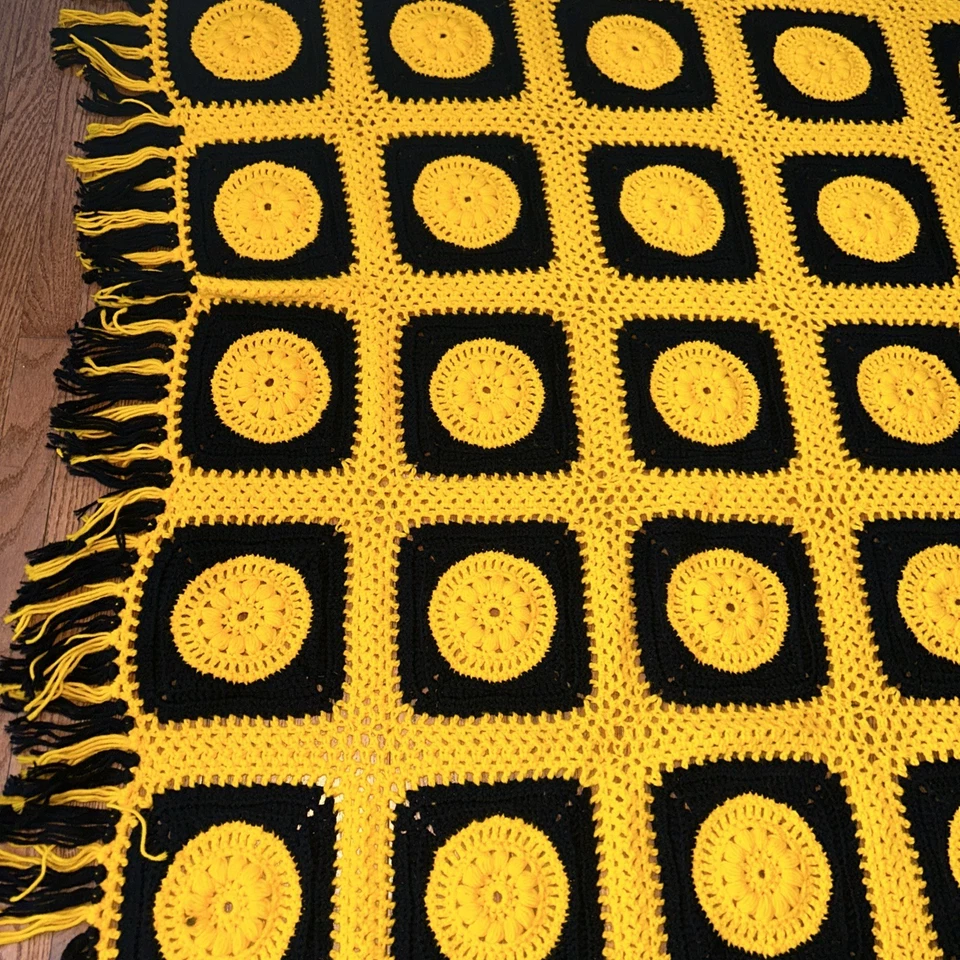 Cobertor quadrado antigo enorme de crochê afegão preto amarelo vovó 95” X 77” Steelers - Imagem 3 de 4
