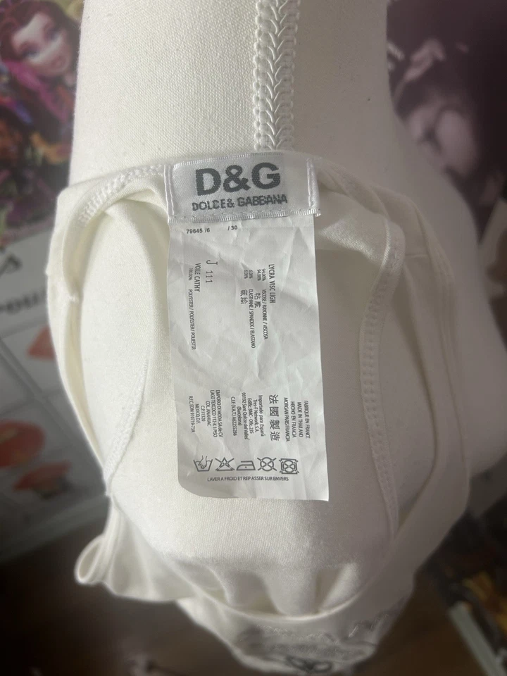 Camiseta sin mangas Y2K Vintage D&G Dolce and Gabbana Crown Logo blanca espalda cruzada. Foto 4 de 4