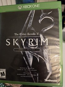 Xbox One Series S 1681 500 GB + 1TB Seagate Game Drive + 9 Games + Controllers