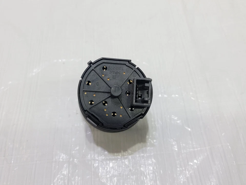 Interruptor de control del conductor de 4 ruedas Toyota Sequoia 2010-2017 OEM 84724-0C030 Foto 4 de 4